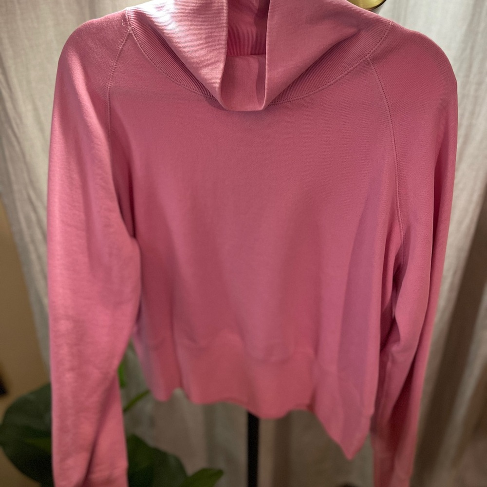 Moda crewneck princess diana funnel neck pink trend sportswear quiet luxury LG